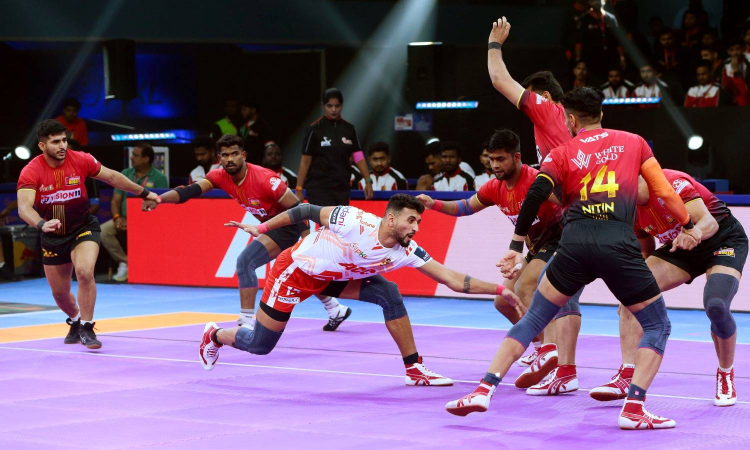 Bengaluru Bulls fight back to clinch draw against Gujarat Giants Bengaluru Bulls fight back to clinch draw against Gujarat Giants