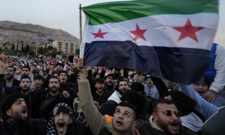 Israeli warplanes pound Syria as troops reportedly advance deeper into country Israeli warplanes pound Syria as troops reportedly advance deeper into country