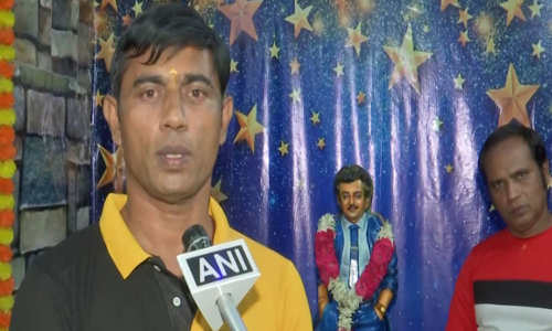 New statue of Rajinikanth depicting Mappillai character unveiled in Madurai ahead of the megastars 74th birthday New statue of Rajinikanth depicting Mappillai character unveiled in Madurai ahead of the megastars 74th birthday