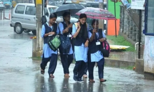 Rains lash Tamil Nadu, schools closed in many districts Rains lash Tamil Nadu, schools closed in many districts