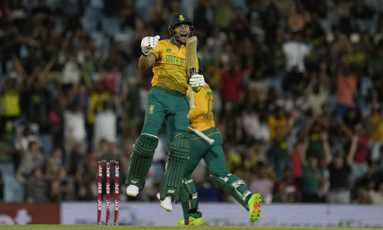 Hendricks maiden hundred leads South Africa to T20 series win over Pakistan