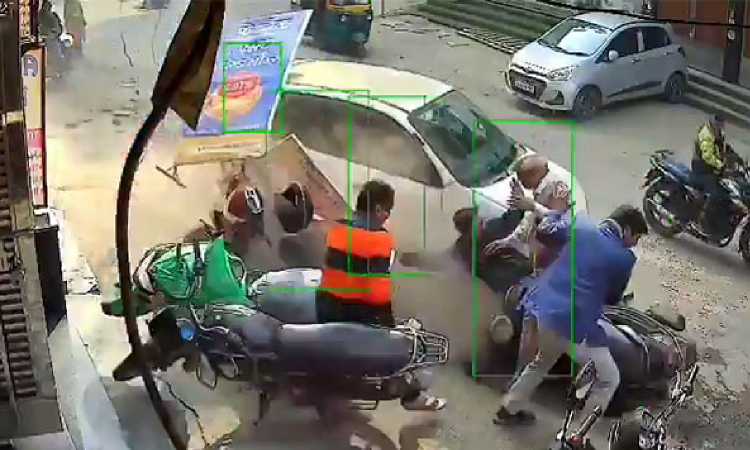 17-year-old driver hits pedestrians in Delhi; 7-year-old injured