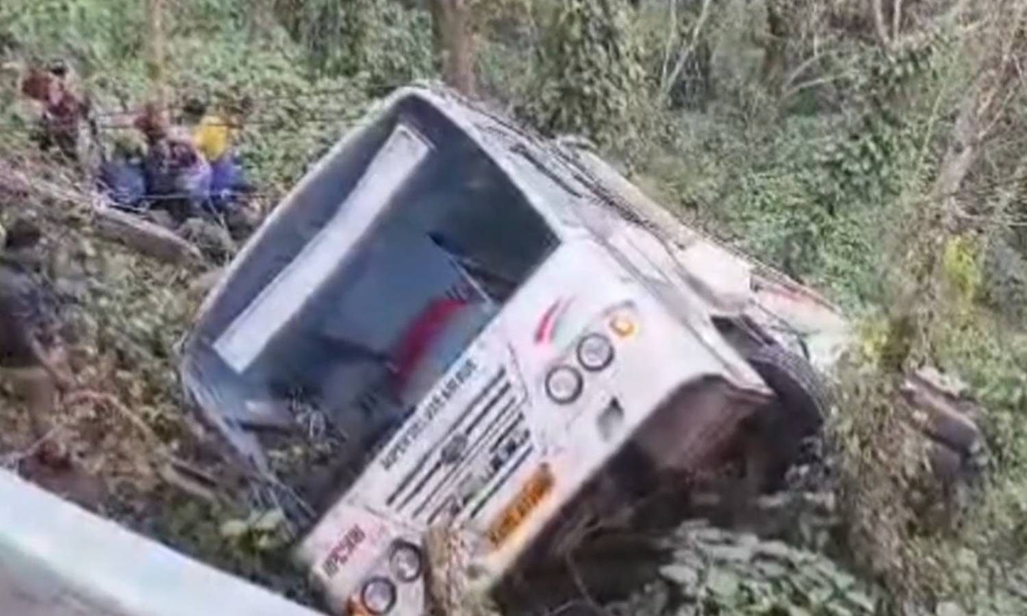 Four killed after bus falls into gorge in Keralas Idukki Four killed after bus falls into gorge in Keralas Idukki