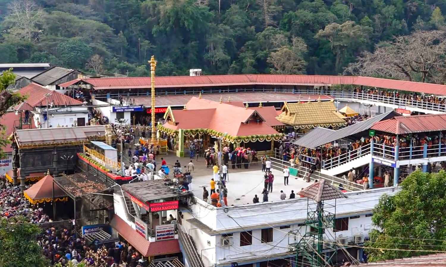 Thousands offer prayers at Sabarimala on Makaravilakku day