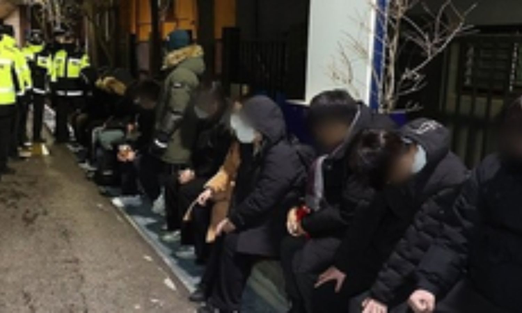 South Korean police to seek arrest warrant for 66 people over courthouse violence South Korean police to seek arrest warrant for 66 people over courthouse violence