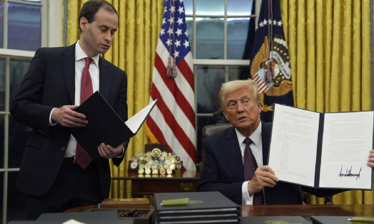 Trump issues sweeping pardon of 1,500 Jan 6 defendants, including rioters who attacked police Trump issues sweeping pardon of 1,500 Jan 6 defendants, including rioters who attacked police