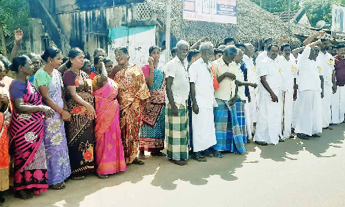 Thanjavur villagers stage stir, demand reopening of Tasmac outlet, basic amenities