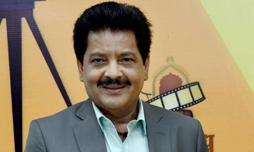 Singer Udit Narayan draws ire on social media after his video of kissing fan at concert goes viral Singer Udit Narayan draws ire on social media after his video of kissing fan at concert goes viral