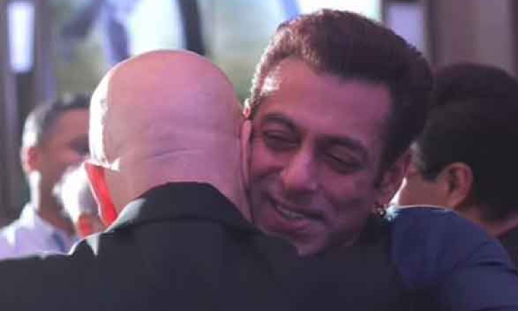 Anupam Kher shares rare pic with Salman Khan, calls their relationship saalo ki dosti Anupam Kher shares rare pic with Salman Khan, calls their relationship saalo ki dosti