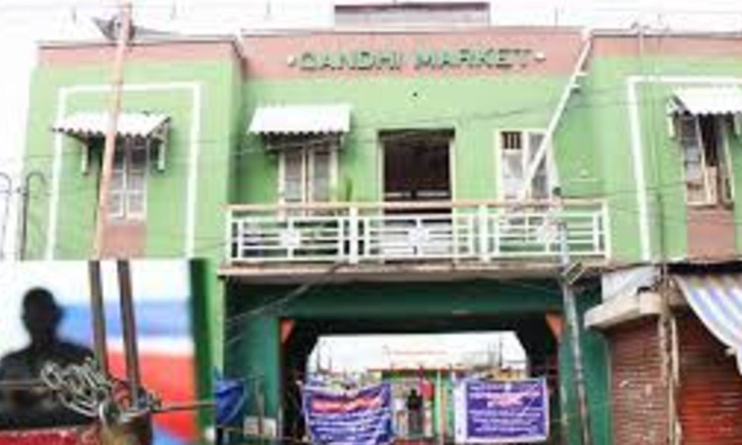Gandhi market traders in Tiruchy demand police security after shops ransacked