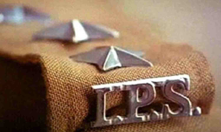 Karaikudi: Woman SI accused of filing false complaint against VCK men; investigation under way Karaikudi: Woman SI accused of filing false complaint against VCK men; investigation under way