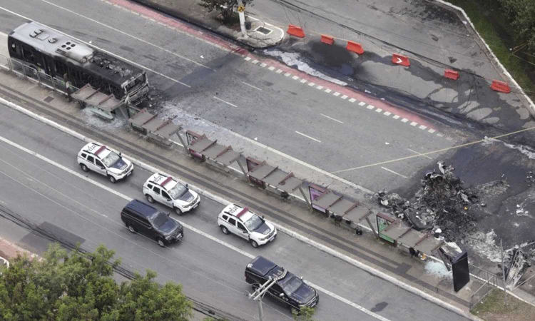 Small plane loses altitude after takeoff, slams into Sao Paulo avenue, killing 2 on board