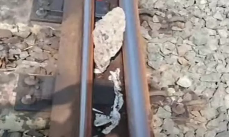 15-yr-old boy found placing stones on railway tracks in Tiruvottiyur