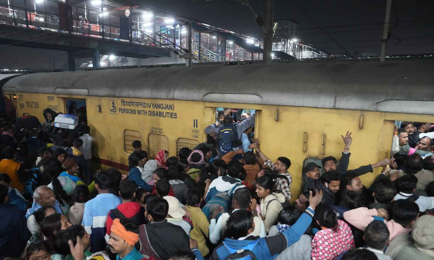 18 dead, over dozen injured, in stampede at New Delhi Railway Station