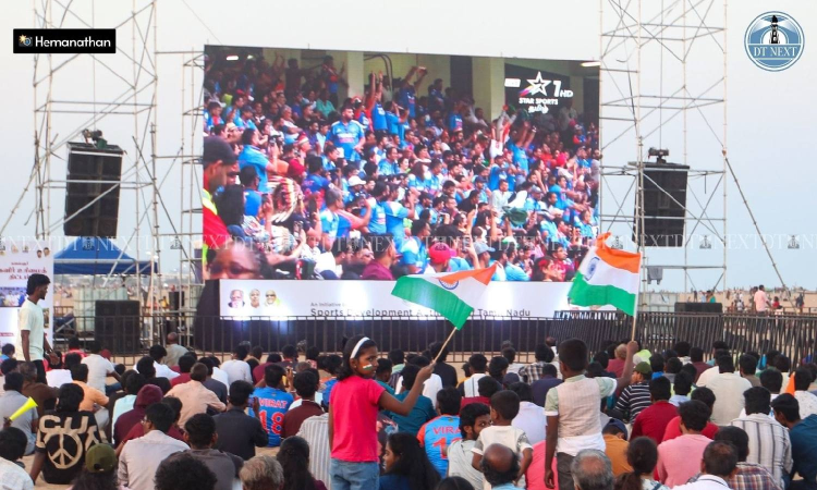 Chennaiites enjoy India vs Pakistan match screening at Marina Beach Chennaiites enjoy India vs Pakistan match screening at Marina Beach