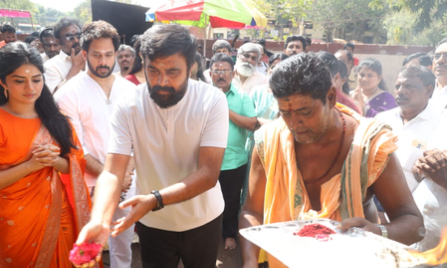 Director Guru’s film featuring Sasikumar in the lead goes on floors with traditional puja