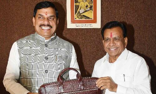 Ahead of MP budget, Congress MLAs chain themselves to protest against states rising debt