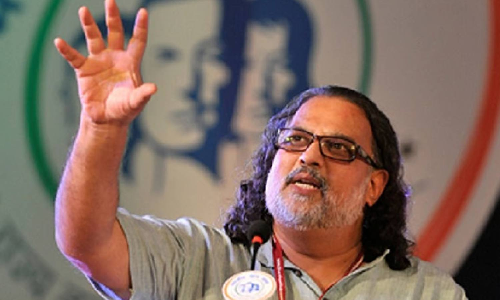 Protesters raise slogans against Tushar Gandhi in Kerala