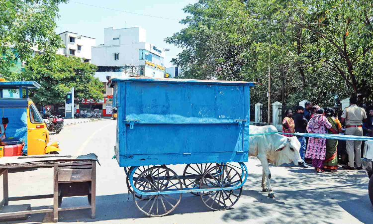 Vendors near Thiru Vi Ka Park block road as GCC damages their pushcarts