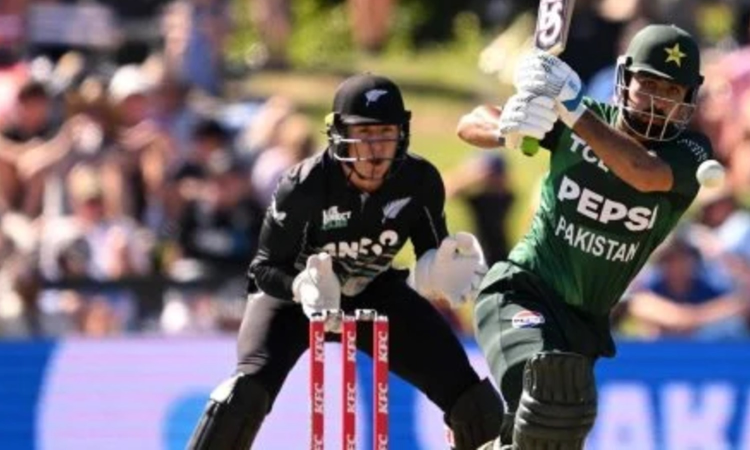 Pakistans Khushdil Shah fined for shoulder barge against New Zealand in 1st T20