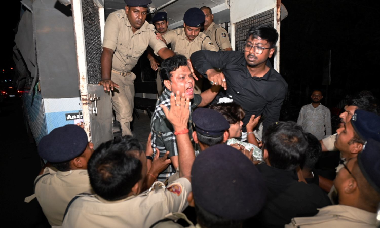Suspended Cong MLAs taken into custody while trying to enter Assembly building