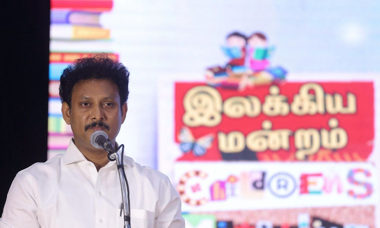 72 students from TN govt schools receive awards in forum competitions