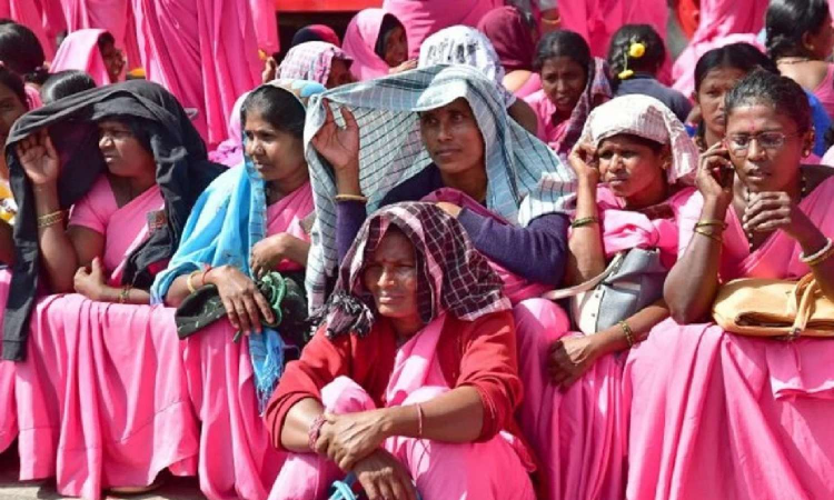 Protesting ASHA workers to cut their hair to intensify agitation in Kerala