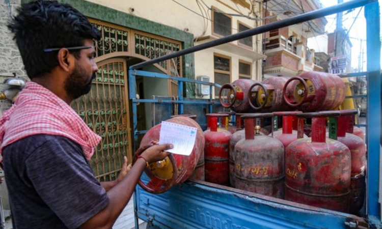Oil marketing companies reduce prices of commercial LPG cylinders by Rs 41