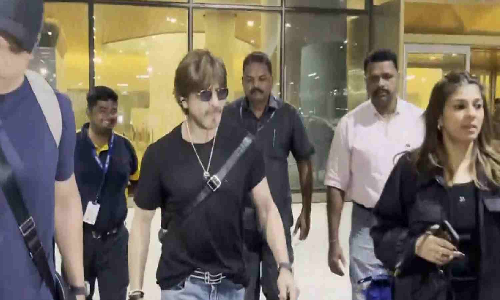 Superstar Shah Rukh Khan returns to Mumbai in style, spotted at Airport