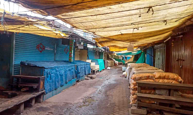 Tamil Nadu: Tourists fazed as traders down shops in protest over e-pass system Tamil Nadu: Tourists fazed as traders down shops in protest over e-pass system