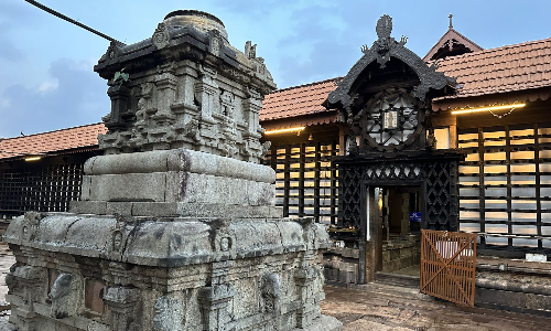 Kazhakam staff in Kerala temple resigns amid caste discrimination claims