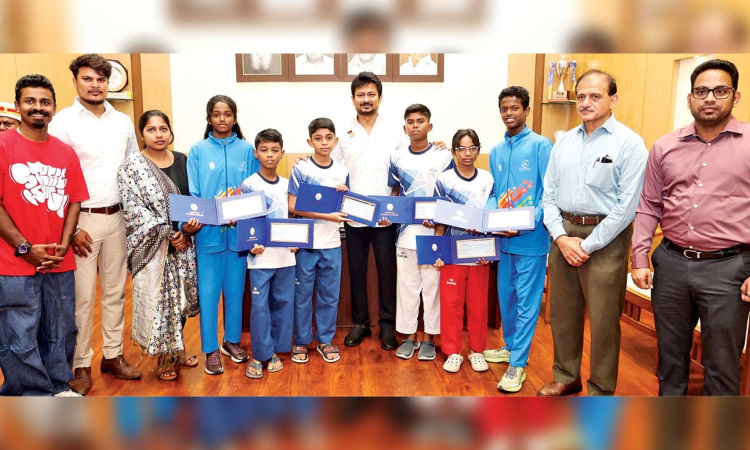 Udhayanidhi hands out funds to six Tamil Nadu athletes for upcoming ISF U-15 Gymnasiade