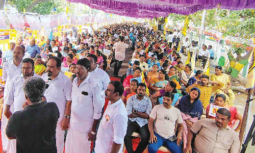 TN secondary teachers commence protest seeking pay parity