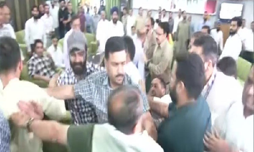 Scuffle in J-K Assembly after AAP MLAs comment on Hindus; leaders pushed out of premises
