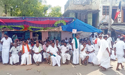 Deceased farmer’s kin protest over police inaction in Thanjavur