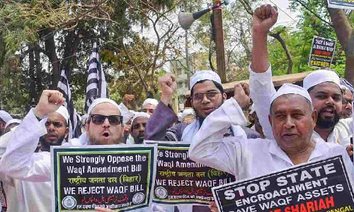 Muslim groups urge Kerala to follow TN, West Bengal in rejecting Waqf Amendment Act