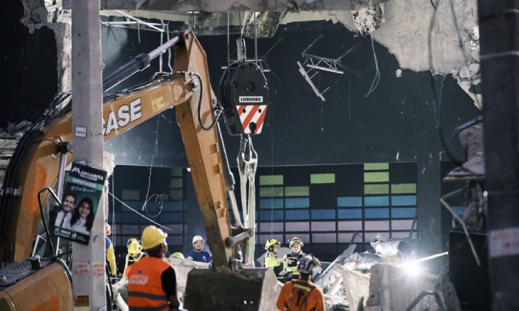 Officials scramble to identify victims of Dominican club roof collapse that killed at least 184 Officials scramble to identify victims of Dominican club roof collapse that killed at least 184
