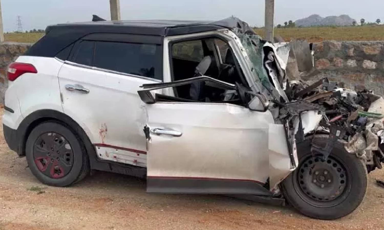 4 dead in head-on collision between car and govt bus in Tiruvannamalai 4 dead in head-on collision between car and govt bus in Tiruvannamalai