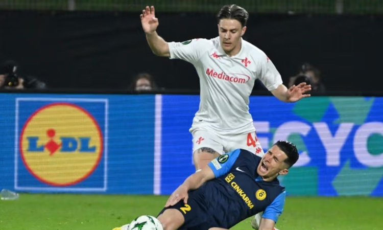 Alvarez scores penalty double as Atletico labors to win over lowly Valladolid