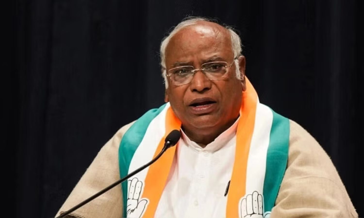 Anti-poor Modi govt bent on oppressing MGNREGA workers: Kharge