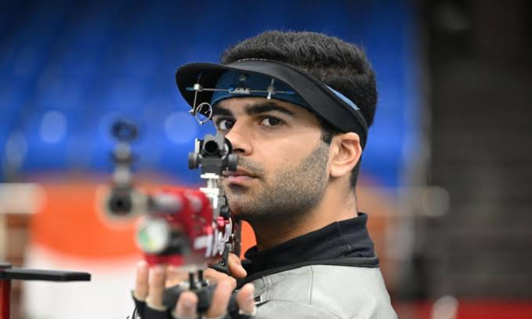 Arjuna Babuta clinches 10m air rifle silver in a thriller, misses gold by 0.1 at ISSF World Cup Arjuna Babuta clinches 10m air rifle silver in a thriller, misses gold by 0.1 at ISSF World Cup