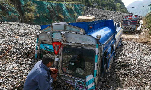 Jammu-Srinagar NH shut after landslides, Mughal Road provides alternative link to Kashmir