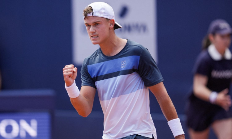 Rune upsets Alcaraz for Barcelona title