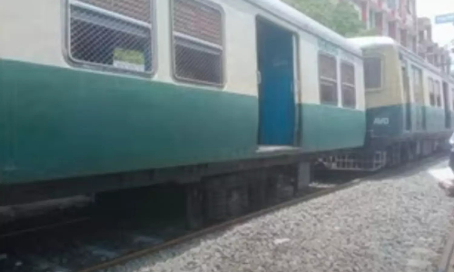 EMU train derails near Royapuram; no casualties reported