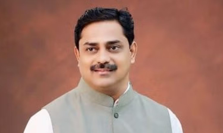 Ex-Congress MLA Sangram Thopte joins BJP with supporters