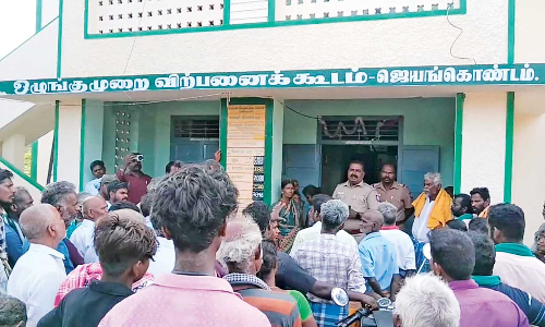 Jayankondam farmers lay siege to auction market