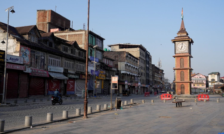 Shutdown against terror attack in Kashmir valley, first time in 35 years