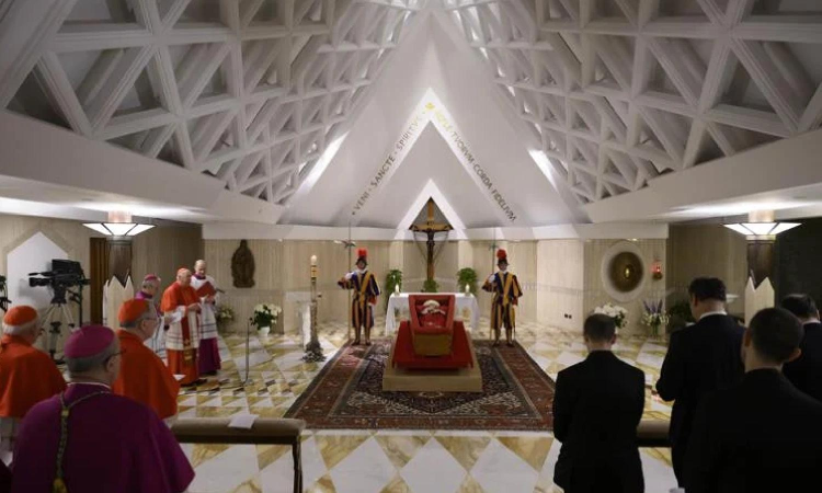 Ceremony begins to transfer Pope Francis body to St Peters Basilica for 3 days of public viewing Ceremony begins to transfer Pope Francis body to St Peters Basilica for 3 days of public viewing