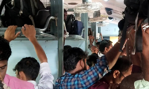 Coach reduction on Sengottai-Tirunelveli passenger train triggers chaos