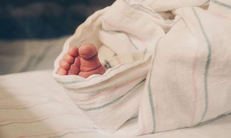 Infant’s body found wrapped in nightie in Chennai Infant’s body found wrapped in nightie in Chennai